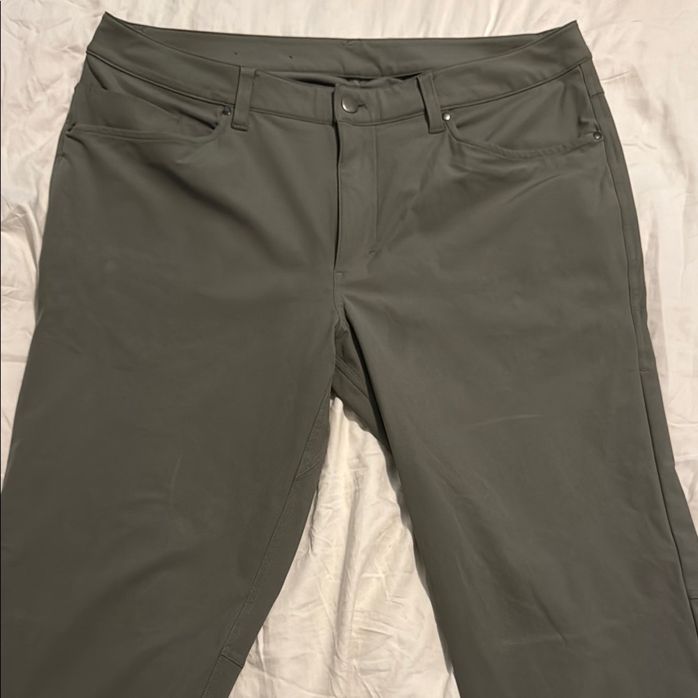 Lululemon Men’s ABC 5 Pocket Pants 36 Olive Green